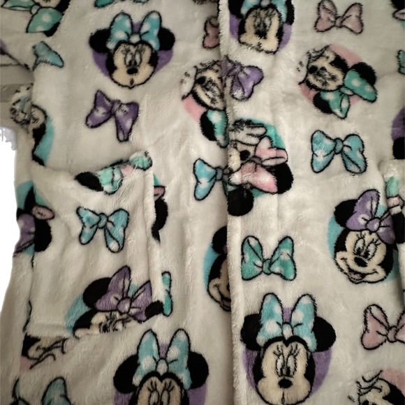 Minnie Mouse 3T Robe. - Picture 3 of 4